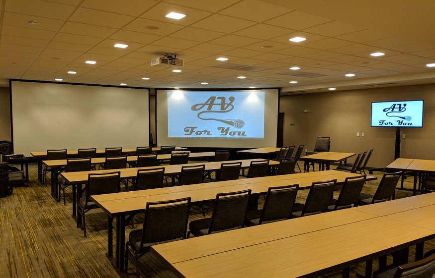 5 Things to Consider When Choosing a Projector Rental Company for Your Business